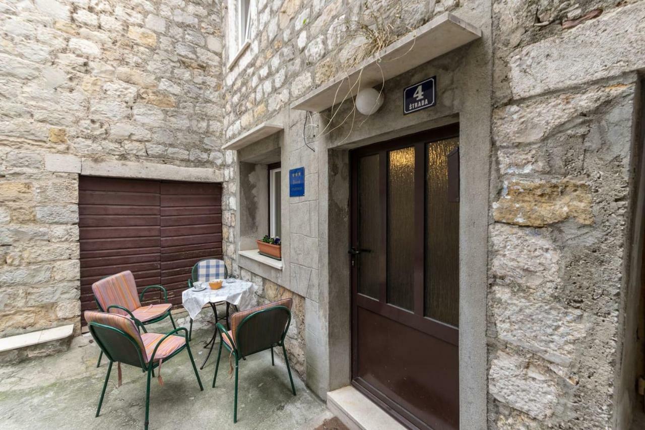 Dalmatinska Kuca Blanka Villa Kastela Exterior photo